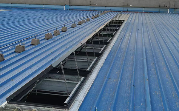 某城市大型商业综合体中庭韩城排烟窗工程